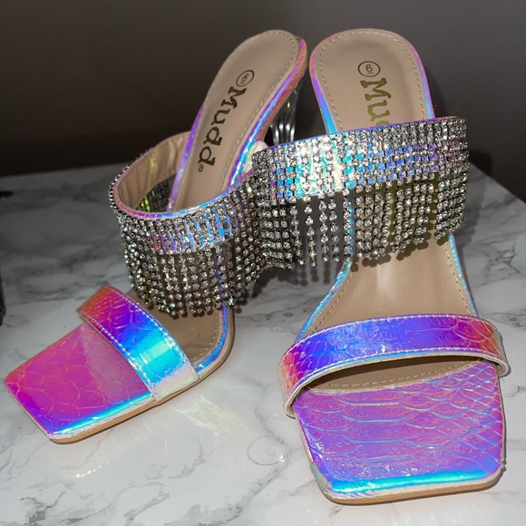 So extra 🤩 iridescent python clear heel with rhinestone fringe  🦄 - Picture 2 of 8